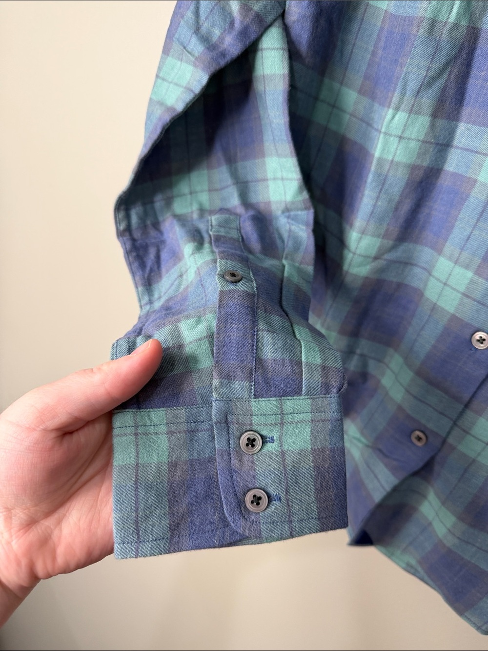 Untuckit Soft Plaid Button-Up Shirt in Teal & Blue Women’s 4 - Picture 4 of 7
